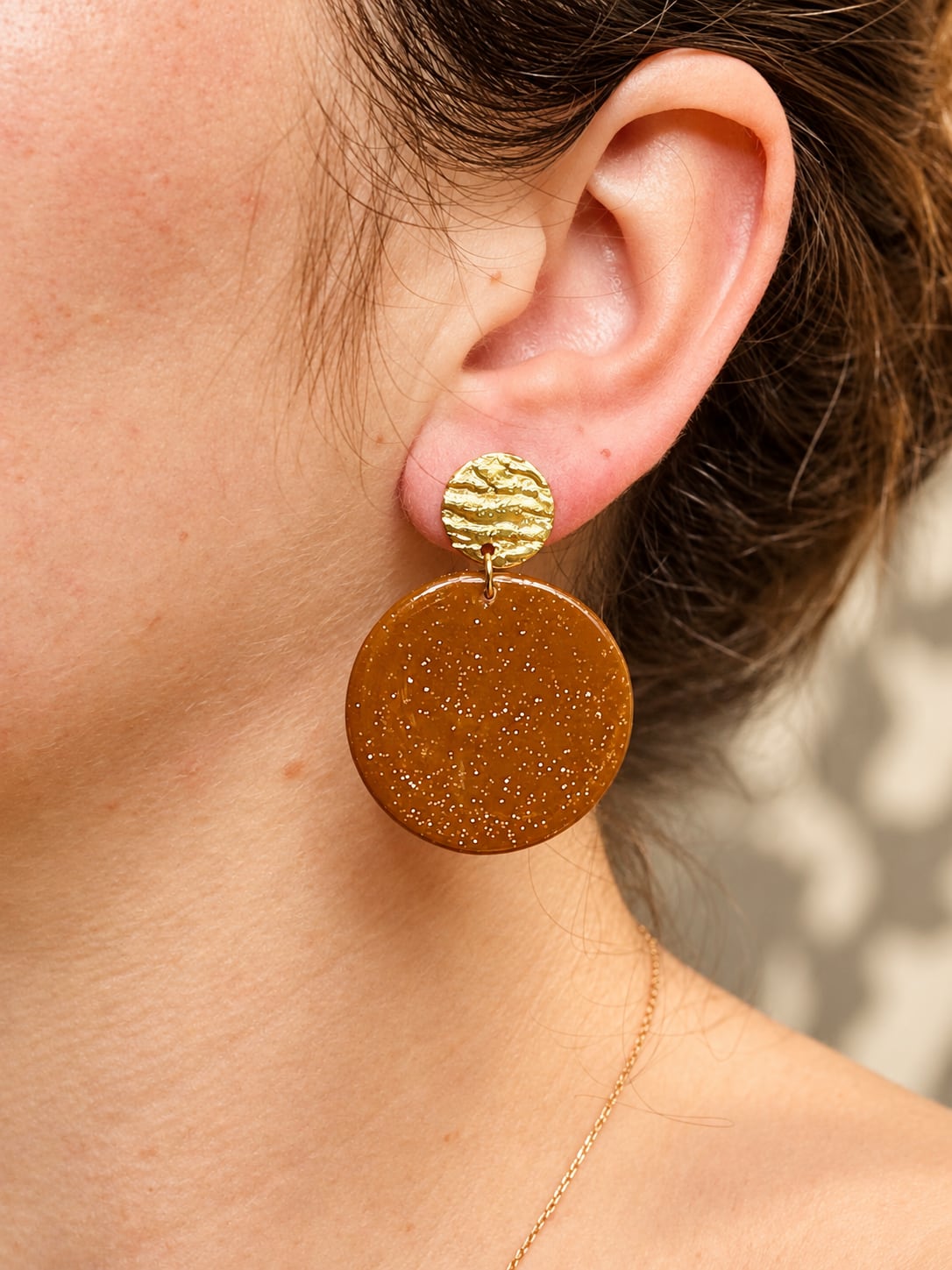 Boucles d'oreilles 'Runa Dorée' - vue 7 - bijou artisanal Tipoïa Bijoux
