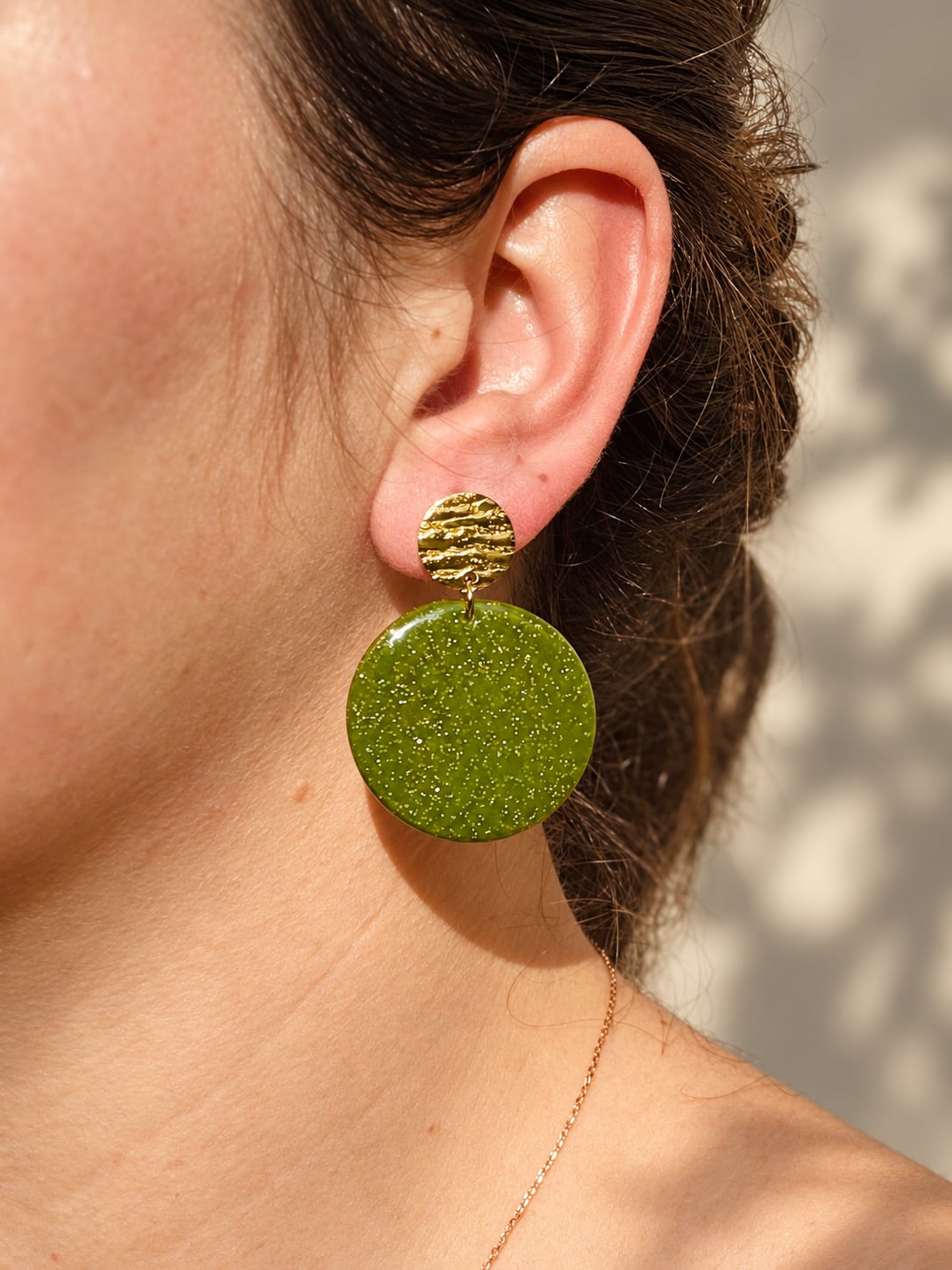 Boucles d'oreilles 'Runa Dorée' - vue 10 - bijou artisanal Tipoïa Bijoux