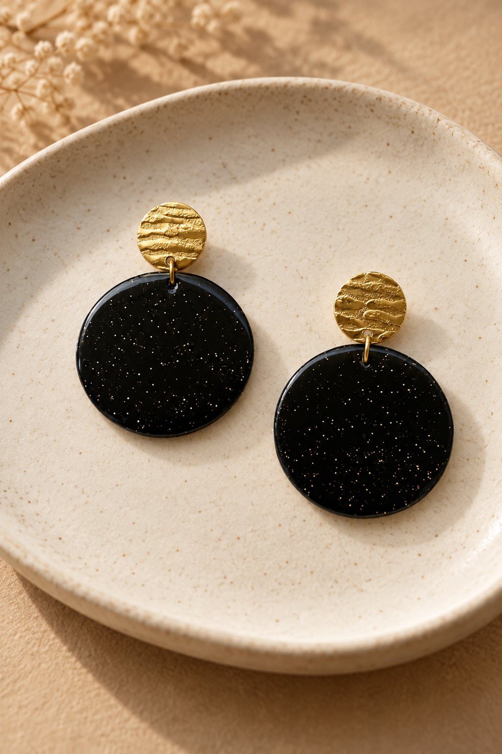 Boucles d'oreilles 'Runa Dorée' - vue 13 - bijou artisanal Tipoïa Bijoux