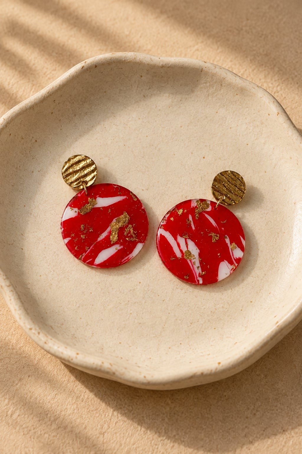 Boucles d'oreilles 'Runa Dorée' - vue 3 - bijou artisanal Tipoïa Bijoux