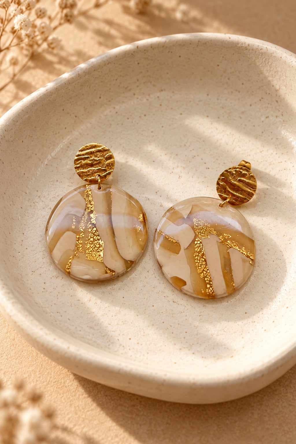 Boucles d'oreilles 'Runa Dorée' - vue 4 - bijou artisanal Tipoïa Bijoux