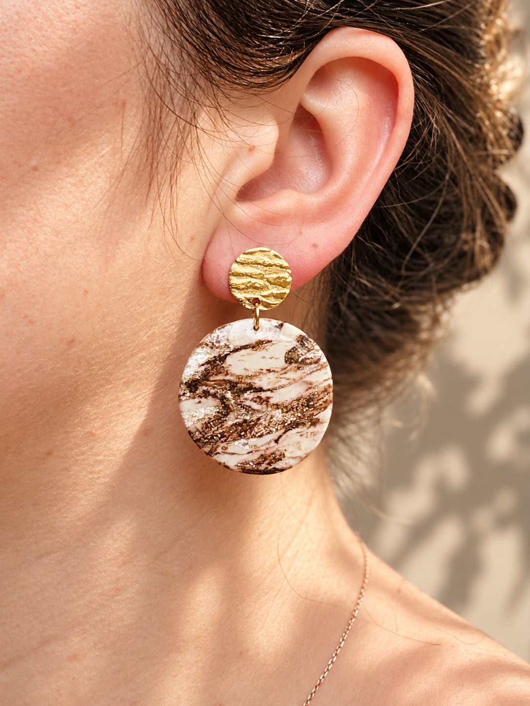 Boucles d'oreilles 'Runa Dorée' - vue 5 - bijou artisanal Tipoïa Bijoux