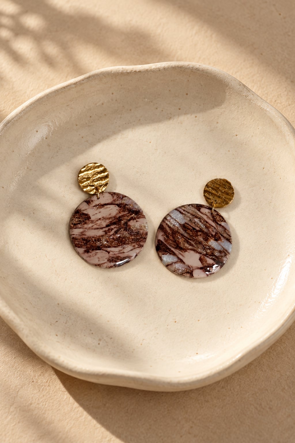 Boucles d'oreilles 'Runa Dorée' - vue 6 - bijou artisanal Tipoïa Bijoux
