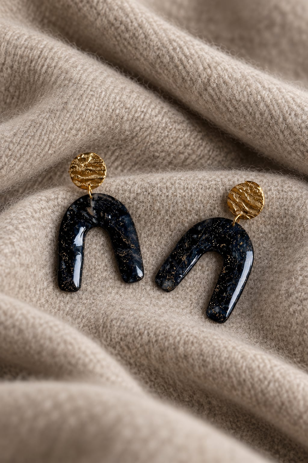 Boucles d'oreilles 'Taya Dorée' - vue 5 - bijou artisanal Tipoïa Bijoux