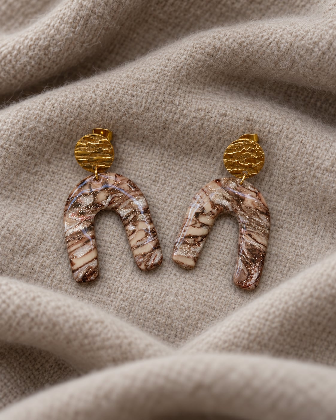 Boucles d'oreilles 'Taya Dorée' - vue 2 - bijou artisanal Tipoïa Bijoux