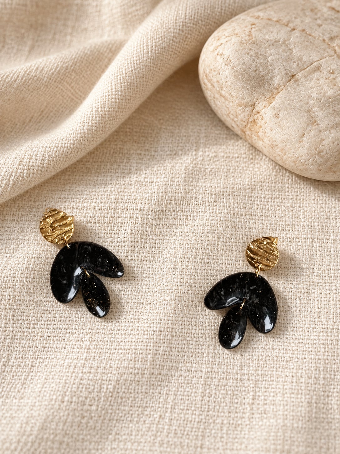 Boucles d'oreilles 'Zila' - vue 3 - bijou artisanal Tipoïa Bijoux
