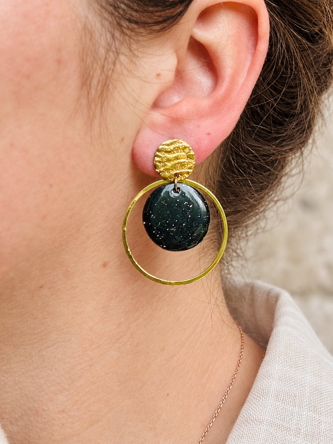 Boucles d'oreilles 'Loya Dorée' - vue 7 - bijou artisanal Tipoïa Bijoux